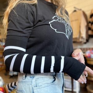 Black and White Striped Sleeve